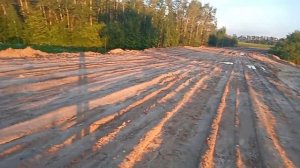 Новый пруд! Возведение огромной плотины в Скопинском районе рабочие строят плотину