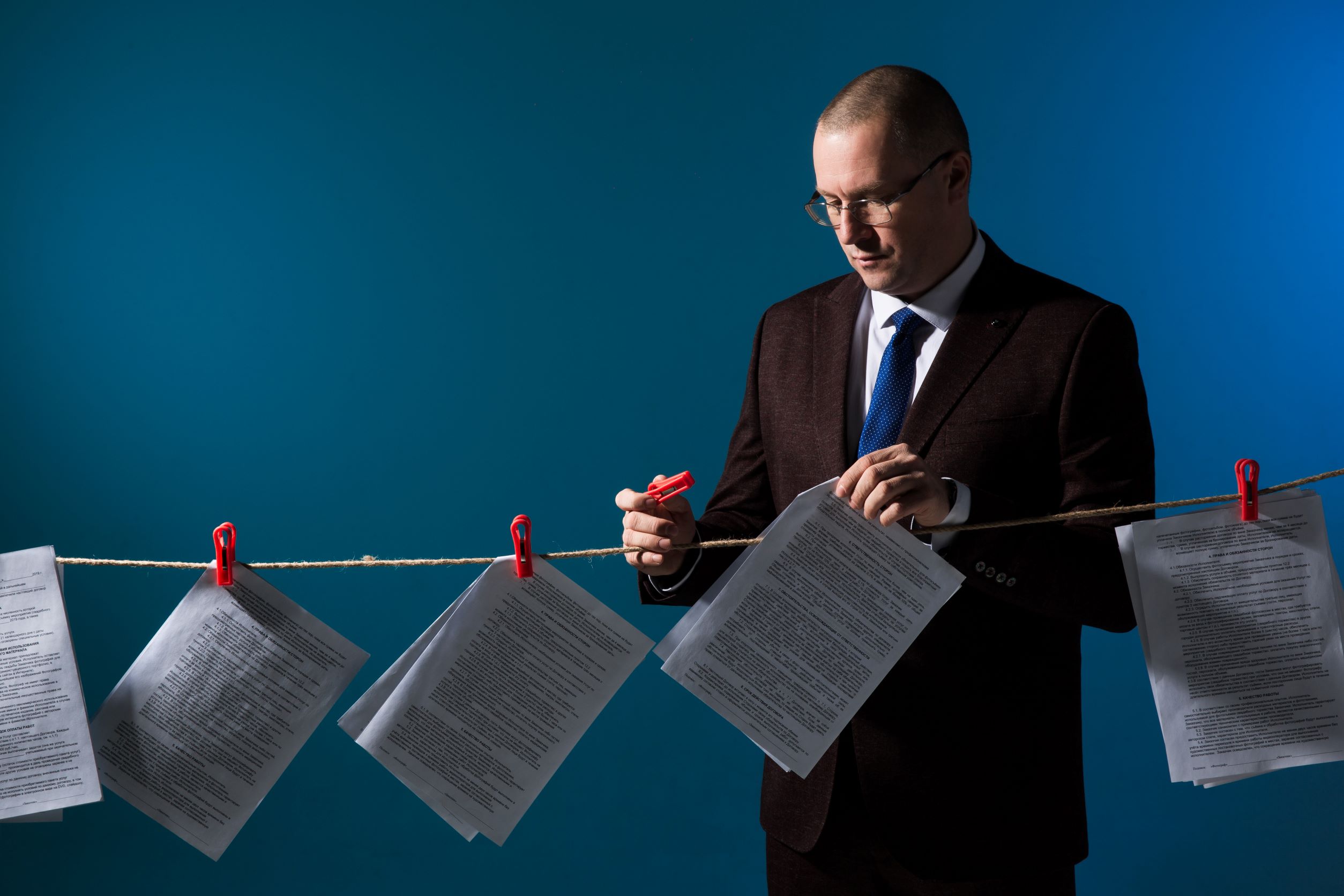 Счет за рубежом. Что нужно сообщать в налоговую в 2023 году?