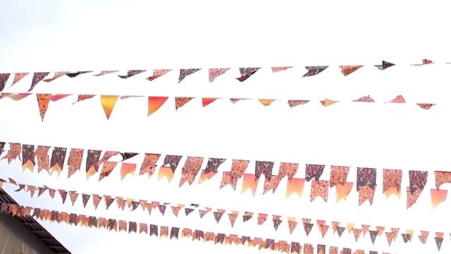 Гирлянда из флажков на Масленицу – Уличное оформление праздника смотреть онлайн