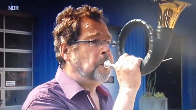 Buergermeister Bad Oldesloe bläst ins Horn смотреть онлайн