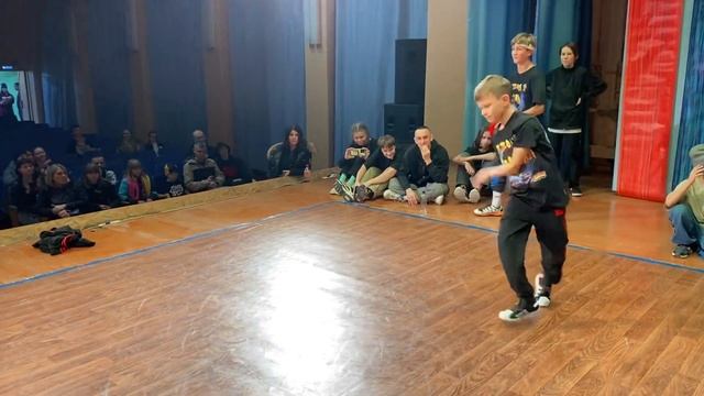 Финал (Dialog Battle) Bubble Gum School vs Волки(шакалы) смотреть онлайн