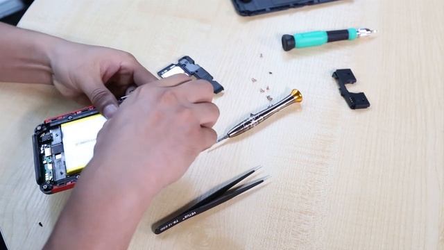 Teardown video of Elephone Soldier—2K display rugged phone, IP68 waterproof, 5000mAh battery смотреть онлайн