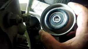 Замена подшипника натяжного ролика ремня кондицианера акцент гетц елантра.
