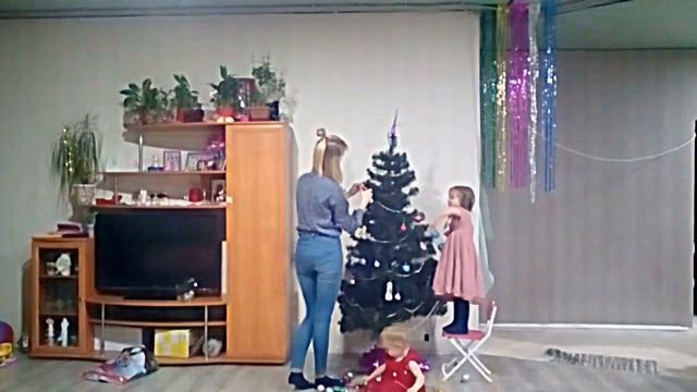 LittleTwo KIDS НОВЫЙ ГОД Челлендж Влог Наряжаем ёлку Зажигаем Огоньки Кидс смотреть онлайн