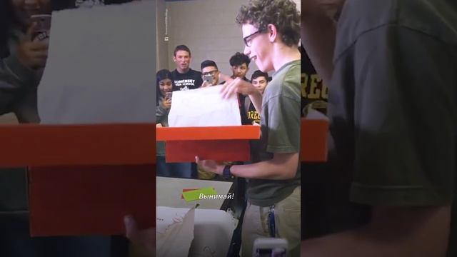 Мальчик стеснялся своей обуви #сюрприз #surprise смотреть онлайн