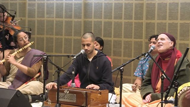 Gour Krishna & HH Sacinandana Swami - Amsterdam Kirtan Mela 2023 смотреть онлайн