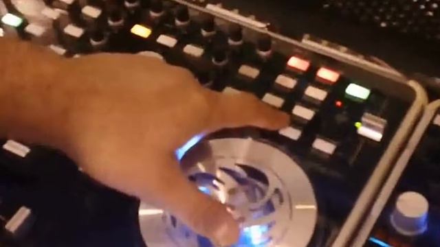 NAMM 2011- Vestax VCI-300MKII Review Presented by StyleFlip.com смотреть онлайн