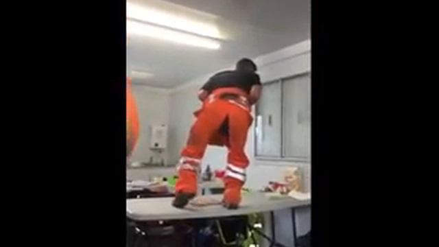 Когда на работе не чем заняться))) смотреть онлайн