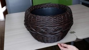 Кашпо из полиротанга.  Узор сеточка