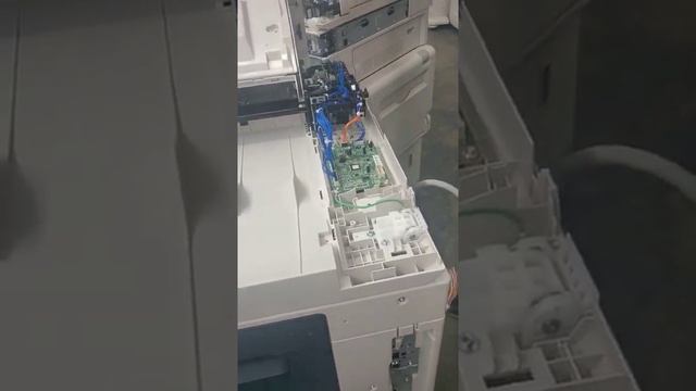Replacing Document Feeder on Versalink C7020 смотреть онлайн