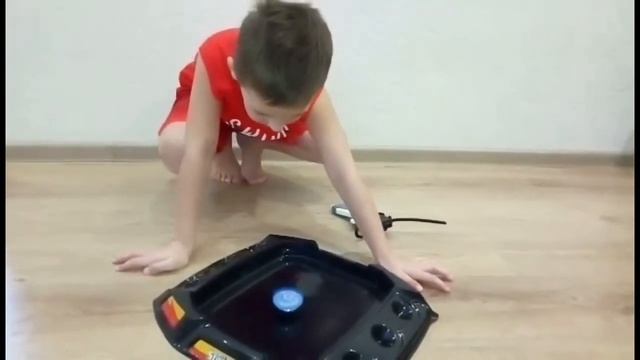 Новый бейблейд Арсения.Супер Волтраек. смотреть онлайн
