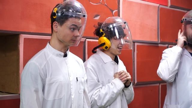 ЧТО ЕСЛИ ПЕТАРДА ВЗОРВЕТСЯ В РЮКЗАКЕ? смотреть онлайн