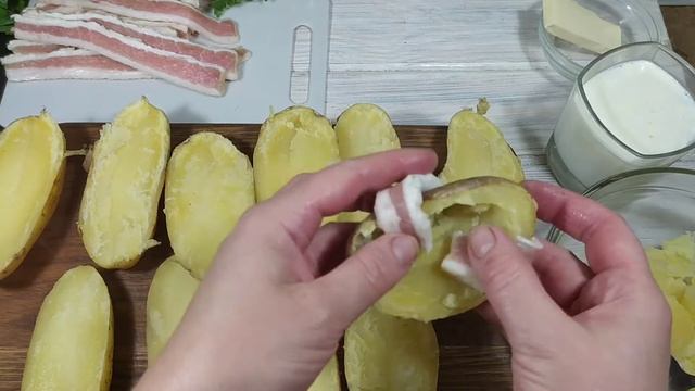 Супер вкусный ЗАПЕЧЕНЫЙ КАРТОФЕЛЬ с НАЧИНКОЙ под сырной корочкой смотреть онлайн