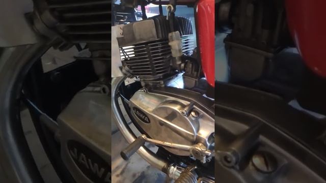 Работа двигателя Ява 638 Jawa 350638 после замены корзины сцепления и моторной цепи. смотреть онлайн