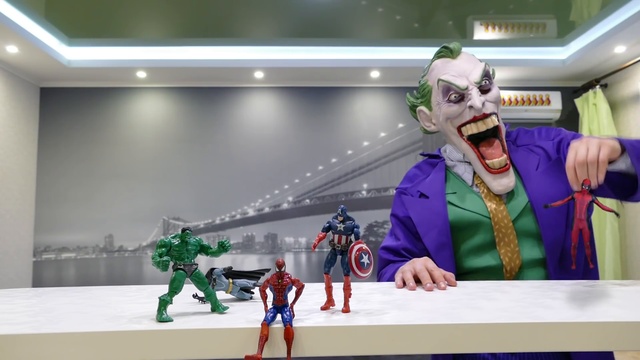 Дедпул против Джокера!!! супергерои играюс с марвел игрушками-супергероями!!!