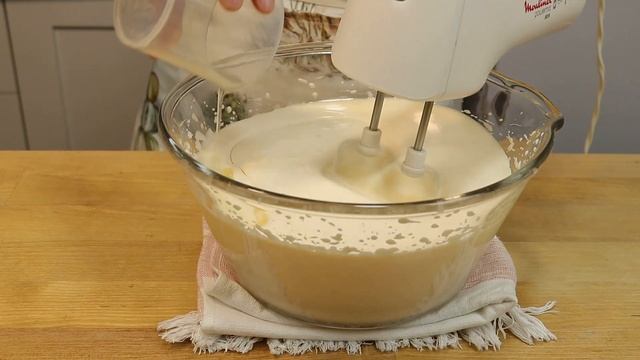 Яблочный ПИРОГ или ШАРЛОТКА по - новому! Очень нежный и лёгкий пирог! English subtitles смотреть онлайн