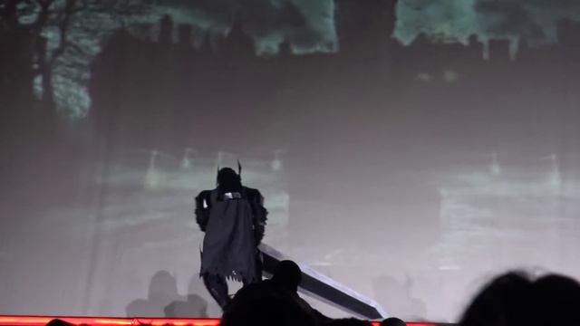 Guts Beserker Armor & BIG SWORD Cosplay at San Diego Comic Con Masquerade 2016 смотреть онлайн