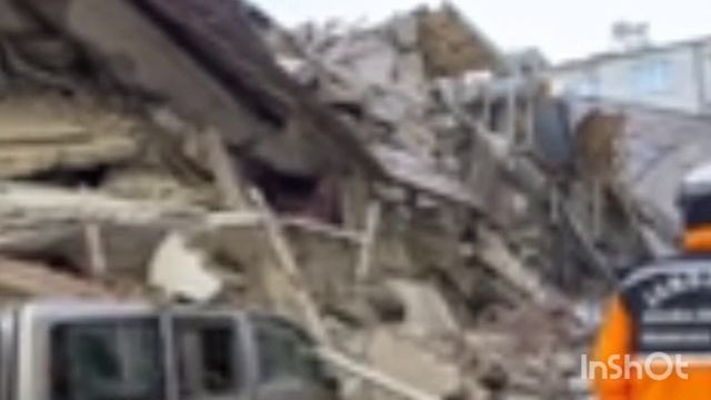 Выпавший из окна в момент землетрясения телефон спас семью в Турции смотреть онлайн
