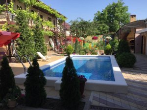 Отдых в Витязево без посредников. Жилье с бассейном в Витязево недорого. «Кристина» ГОСТЕВОЙ ДОМ