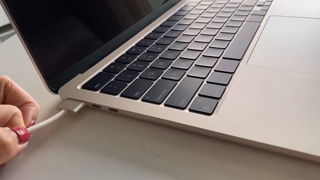 MacBook Air with M2 chip | Unboxing with Clear case accessories | Starlight colour смотреть онлайн