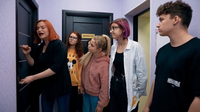 Кирилл и Ника ЗАКРЫЛИСЬ в КЛАССЕ! Без ПОЦЕЛУЕВ не обошлось!