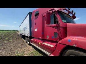 Попал в кабину настоящего американского грузовика и офигел! Обзор Freightliner с пробегом в 2 млн.