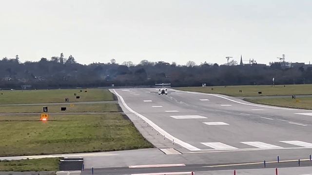 Pilatus PC-24 Jetfly Aviation LX-PCA seen landing at RAF Northolt NHT UK on 19-FEB-2023 смотреть онлайн