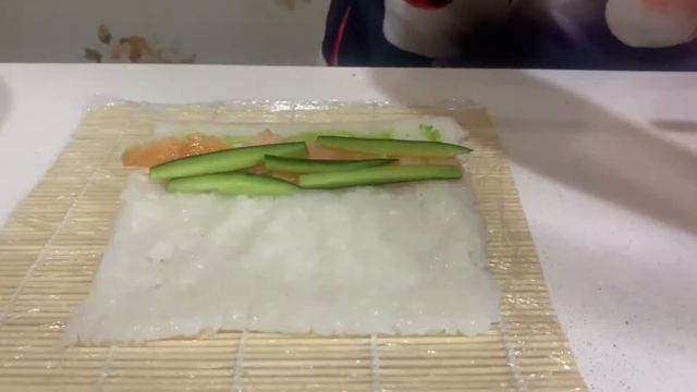 СУШИ БЕЗ НОРИ ! ГОТОВИМ ДОМА! смотреть онлайн