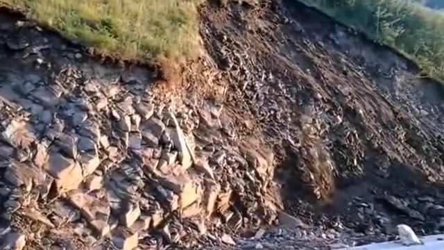 Обвал горы смотреть онлайн