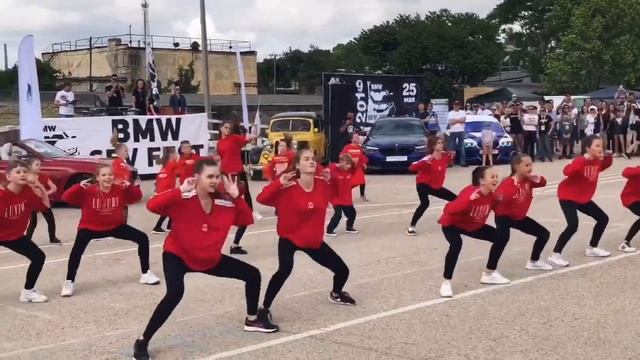 Хип-хоп Севастополь.Школа «Мир танца».BMW FEST 2019 смотреть онлайн