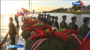 В Костроме в воду Волги спустили венки Победы