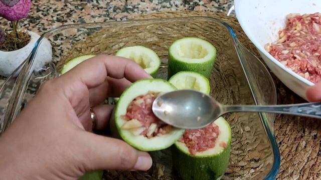 Приготовьте так кабачки! Очень вкусно! Кабачки с фаршем. смотреть онлайн