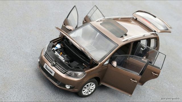 1:18 Volkswagen Touran I TSI Chinese Version - Paudi [Unboxing]
