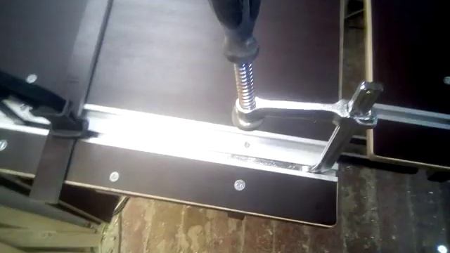 Обзор Dewalt vs Makita пазовые струбцины. смотреть онлайн