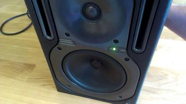 Behringer Truth B2030A