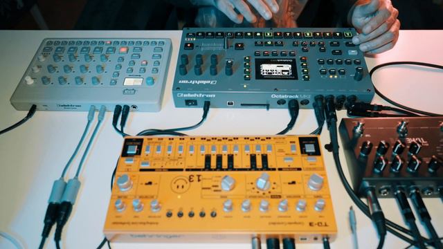 Octatrack: Live Performance : World On A Wire [w/ Behringer TD-3 & Strymon TimeLine] смотреть онлайн