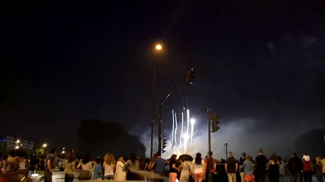 Франция. Иль де Франс France Салют 14 июля День взятия Бастилии .город Charenton-le-Pont смотреть онлайн