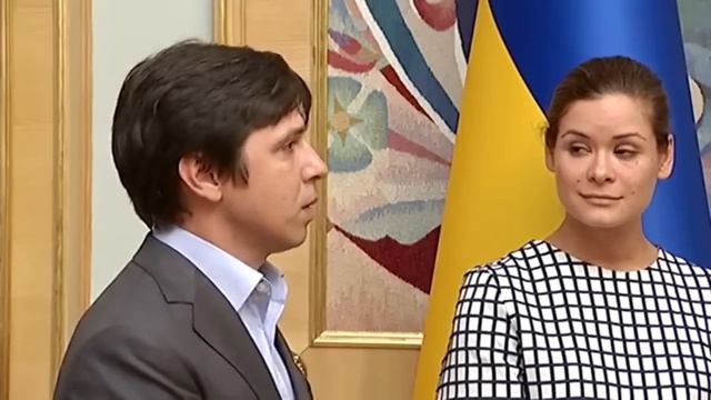 Счастливая Мария! Порошенко вручил Марии Гайдар украинский паспорт смотреть онлайн