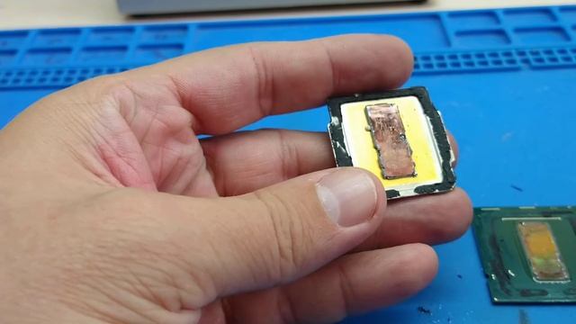 Как выглядят слои кристалла процессора i7-10700? смотреть онлайн