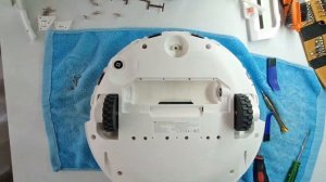 Как проверить рабочие ли датчики падения на роботе пылесосе?