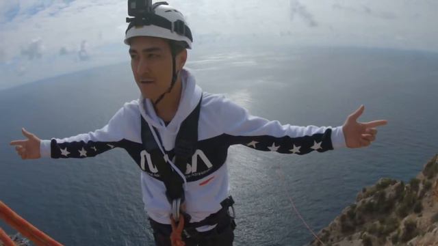 26.09.2021 Хабибулин Руслан Кая Баш 260м Прыжки с веревкой в Крыму Jump&Fly смотреть онлайн