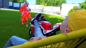 НАКАЗАТЬ!!!Tisha and Dania ride on children's motorcycle and stuck in the ground .