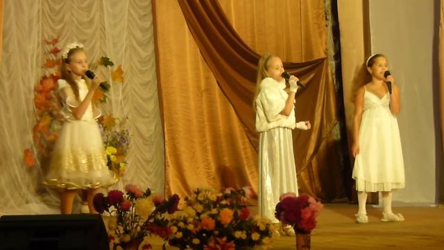 Белые розы трио