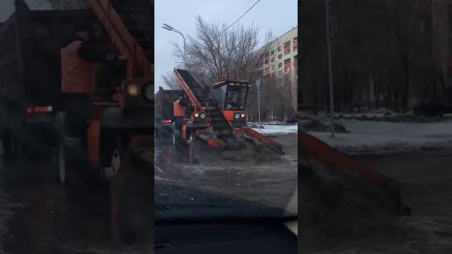 Трактор собирает воду смотреть онлайн