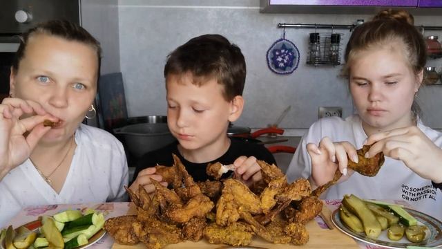 Мукбанг Крылья как в КFC - по домашнему /Любимая моя приехала ❤️ смотреть онлайн