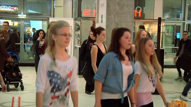 Irish Flash Mob Vienna 2014 - Wien Mitte The Mall смотреть онлайн