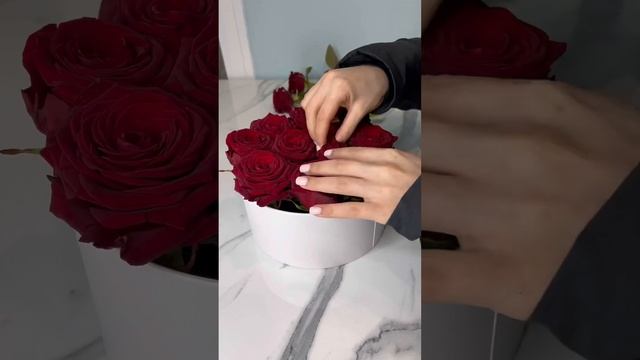 Не всегда женщинам нужны большие букеты, иногда 11 роз достаточно ? #цветы #флорист #розы #букетроз смотреть онлайн