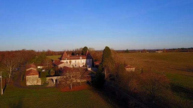 Logis de Beaulieu, France in Winter (German captions, MavicPro) смотреть онлайн
