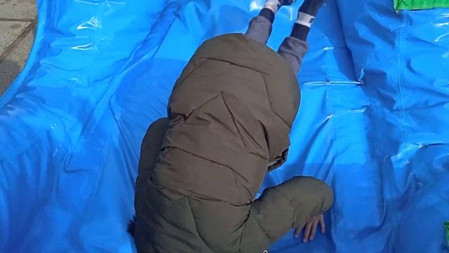 кувырок сальто на батуте