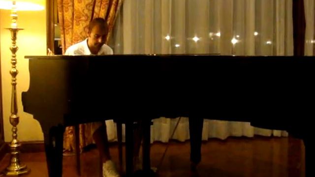 Mark playing grand piano in hotel in Torremolinos смотреть онлайн